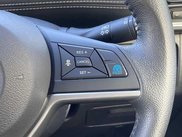 日産 セレナ ハイウェイスター G 佐賀県 2017(平29)年 7.4万km ブリリアントホワイトパール 純正9インチナビ/純正フリップダウンモニター/アラウンドビューモニター/両側パワースライドドア/プロパイロット/エマージェンシーブレーキ/LDW/スマートルームミラー/ETC/ドライブレコーダー/ステアリングリモコン/アイドリングストップ/電動パーキングブレーキ/オートブレーキホールド/プッシュスタート/インテリジェントキー/LEDヘッドライト/フォグライト/純正アルミホイール