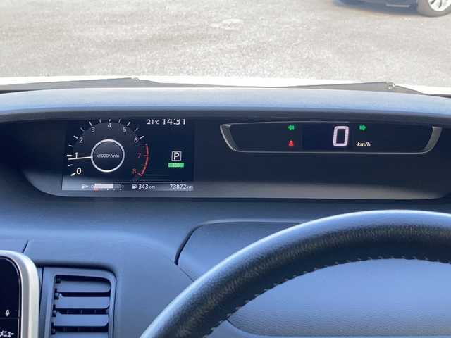 日産 セレナ ハイウェイスター G 佐賀県 2017(平29)年 7.4万km ブリリアントホワイトパール 純正9インチナビ/純正フリップダウンモニター/アラウンドビューモニター/両側パワースライドドア/プロパイロット/エマージェンシーブレーキ/LDW/スマートルームミラー/ETC/ドライブレコーダー/ステアリングリモコン/アイドリングストップ/電動パーキングブレーキ/オートブレーキホールド/プッシュスタート/インテリジェントキー/LEDヘッドライト/フォグライト/純正アルミホイール