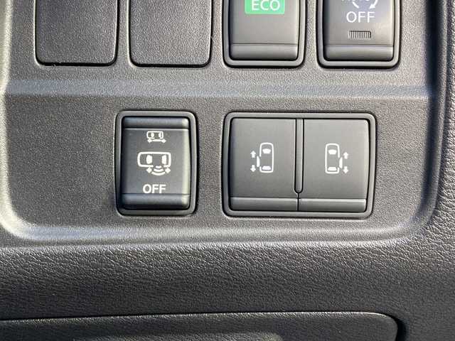 日産 セレナ ハイウェイスター G 佐賀県 2017(平29)年 7.4万km ブリリアントホワイトパール 純正9インチナビ/純正フリップダウンモニター/アラウンドビューモニター/両側パワースライドドア/プロパイロット/エマージェンシーブレーキ/LDW/スマートルームミラー/ETC/ドライブレコーダー/ステアリングリモコン/アイドリングストップ/電動パーキングブレーキ/オートブレーキホールド/プッシュスタート/インテリジェントキー/LEDヘッドライト/フォグライト/純正アルミホイール