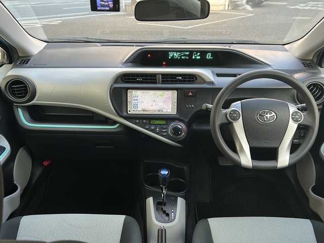 トヨタ アクア S 神奈川県 2013(平25)年 4.7万km クールソーダメタリック ワンオーナー/純正SDナビ/　Bluetooth/CD/ワンセグTV/バックカメラ/前後ドライブレコーダー/ETC/オートライト/純正フロアマット/プッシュスタート/スペアキー/保証書/取扱説明書