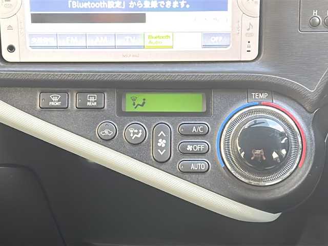 トヨタ アクア S 神奈川県 2013(平25)年 4.7万km クールソーダメタリック ワンオーナー/純正SDナビ/　Bluetooth/CD/ワンセグTV/バックカメラ/前後ドライブレコーダー/ETC/オートライト/純正フロアマット/プッシュスタート/スペアキー/保証書/取扱説明書