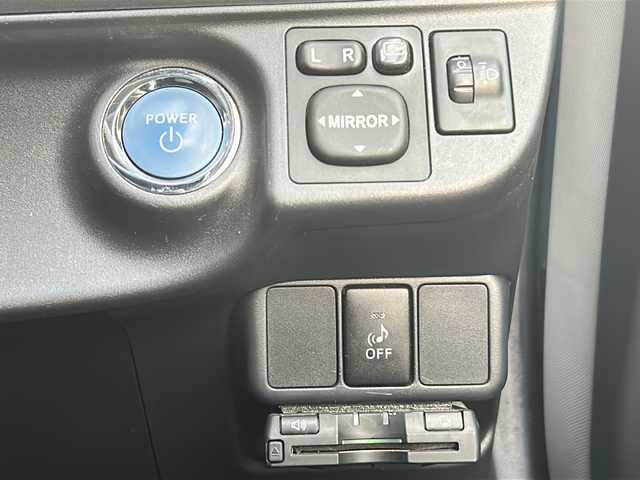 トヨタ アクア S 神奈川県 2013(平25)年 4.7万km クールソーダメタリック ワンオーナー/純正SDナビ/　Bluetooth/CD/ワンセグTV/バックカメラ/前後ドライブレコーダー/ETC/オートライト/純正フロアマット/プッシュスタート/スペアキー/保証書/取扱説明書