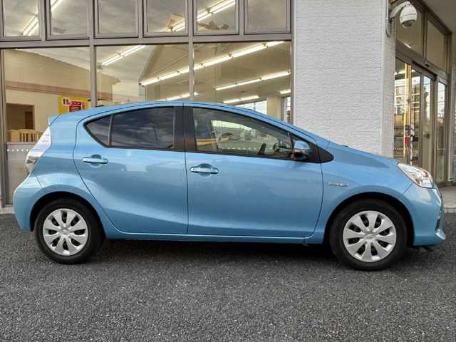 トヨタ アクア S 神奈川県 2013(平25)年 4.7万km クールソーダメタリック ワンオーナー/純正SDナビ/　Bluetooth/CD/ワンセグTV/バックカメラ/前後ドライブレコーダー/ETC/オートライト/純正フロアマット/プッシュスタート/スペアキー/保証書/取扱説明書