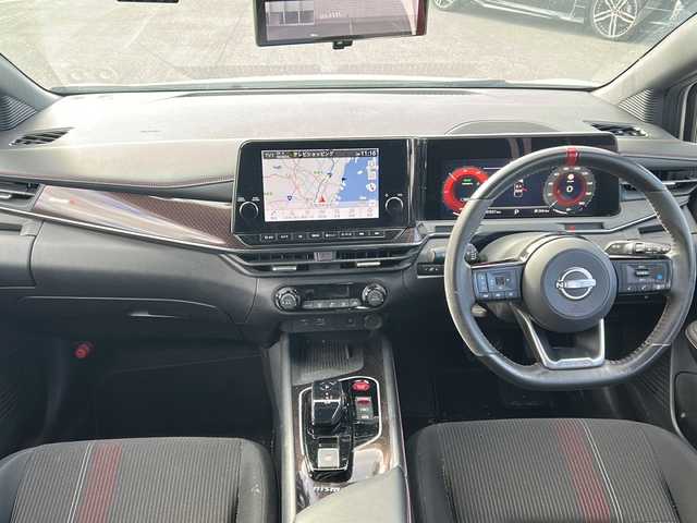 日産 オーラ ニスモ 香川県 2023(令5)年 4.7万km ピュアホワイトパール / スーパーブラック 2トーン 純正メーカーOP9インチワイドディスプレイ（フルセグTV/BT)/アラウンドビューモニター/ブラインドスポットモニター/デジタルインナーミラー/メーカーOPワイヤレス充電/車線逸脱防止支援/ルート減速支援/標識検知支援/ハンドル支援/速度標識表示/制限速度支援/後退時車両検知警報/ふらつき警報/トレースコントロール/パーソナルディスプレイ/プロパイロット/ドライブレコーダー/コーナーセンサー/ビルトインETC2.0/LEDヘッドライト/オートライト/スペアキー