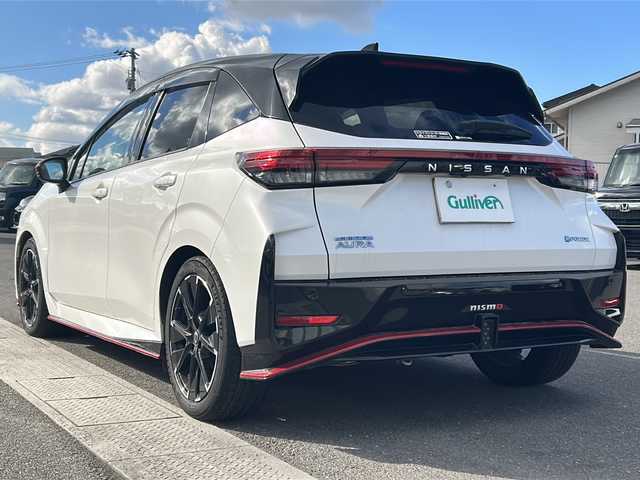 日産 オーラ ニスモ 香川県 2023(令5)年 4.7万km ピュアホワイトパール / スーパーブラック 2トーン 純正メーカーOP9インチワイドディスプレイ（フルセグTV/BT)/アラウンドビューモニター/ブラインドスポットモニター/デジタルインナーミラー/メーカーOPワイヤレス充電/車線逸脱防止支援/ルート減速支援/標識検知支援/ハンドル支援/速度標識表示/制限速度支援/後退時車両検知警報/ふらつき警報/トレースコントロール/パーソナルディスプレイ/プロパイロット/ドライブレコーダー/コーナーセンサー/ビルトインETC2.0/LEDヘッドライト/オートライト/スペアキー