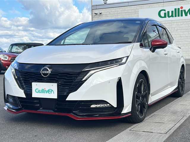 日産 オーラ ニスモ 香川県 2023(令5)年 4.7万km ピュアホワイトパール / スーパーブラック 2トーン 純正メーカーOP9インチワイドディスプレイ（フルセグTV/BT)/アラウンドビューモニター/ブラインドスポットモニター/デジタルインナーミラー/メーカーOPワイヤレス充電/車線逸脱防止支援/ルート減速支援/標識検知支援/ハンドル支援/速度標識表示/制限速度支援/後退時車両検知警報/ふらつき警報/トレースコントロール/パーソナルディスプレイ/プロパイロット/ドライブレコーダー/コーナーセンサー/ビルトインETC2.0/LEDヘッドライト/オートライト/スペアキー