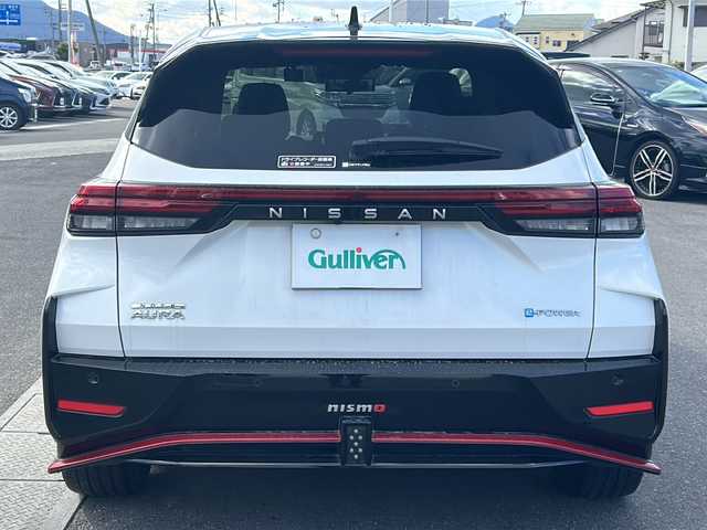 日産 オーラ ニスモ 香川県 2023(令5)年 4.7万km ピュアホワイトパール / スーパーブラック 2トーン 純正メーカーOP9インチワイドディスプレイ（フルセグTV/BT)/アラウンドビューモニター/ブラインドスポットモニター/デジタルインナーミラー/メーカーOPワイヤレス充電/車線逸脱防止支援/ルート減速支援/標識検知支援/ハンドル支援/速度標識表示/制限速度支援/後退時車両検知警報/ふらつき警報/トレースコントロール/パーソナルディスプレイ/プロパイロット/ドライブレコーダー/コーナーセンサー/ビルトインETC2.0/LEDヘッドライト/オートライト/スペアキー
