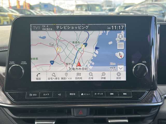 日産 オーラ ニスモ 香川県 2023(令5)年 4.7万km ピュアホワイトパール / スーパーブラック 2トーン 純正メーカーOP9インチワイドディスプレイ（フルセグTV/BT)/アラウンドビューモニター/ブラインドスポットモニター/デジタルインナーミラー/メーカーOPワイヤレス充電/車線逸脱防止支援/ルート減速支援/標識検知支援/ハンドル支援/速度標識表示/制限速度支援/後退時車両検知警報/ふらつき警報/トレースコントロール/パーソナルディスプレイ/プロパイロット/ドライブレコーダー/コーナーセンサー/ビルトインETC2.0/LEDヘッドライト/オートライト/スペアキー