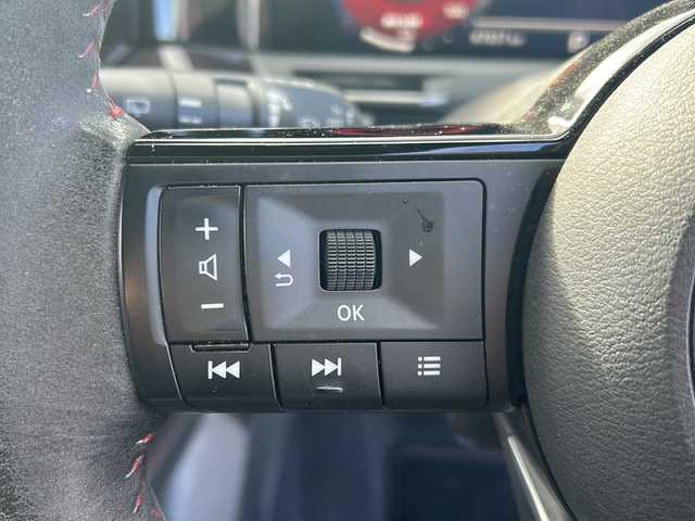 日産 オーラ ニスモ 香川県 2023(令5)年 4.7万km ピュアホワイトパール / スーパーブラック 2トーン 純正メーカーOP9インチワイドディスプレイ（フルセグTV/BT)/アラウンドビューモニター/ブラインドスポットモニター/デジタルインナーミラー/メーカーOPワイヤレス充電/車線逸脱防止支援/ルート減速支援/標識検知支援/ハンドル支援/速度標識表示/制限速度支援/後退時車両検知警報/ふらつき警報/トレースコントロール/パーソナルディスプレイ/プロパイロット/ドライブレコーダー/コーナーセンサー/ビルトインETC2.0/LEDヘッドライト/オートライト/スペアキー