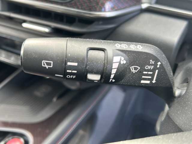 日産 オーラ ニスモ 香川県 2023(令5)年 4.7万km ピュアホワイトパール / スーパーブラック 2トーン 純正メーカーOP9インチワイドディスプレイ（フルセグTV/BT)/アラウンドビューモニター/ブラインドスポットモニター/デジタルインナーミラー/メーカーOPワイヤレス充電/車線逸脱防止支援/ルート減速支援/標識検知支援/ハンドル支援/速度標識表示/制限速度支援/後退時車両検知警報/ふらつき警報/トレースコントロール/パーソナルディスプレイ/プロパイロット/ドライブレコーダー/コーナーセンサー/ビルトインETC2.0/LEDヘッドライト/オートライト/スペアキー