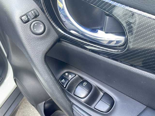 日産 エクストレイル 20X 大阪府 2017(平29)年 5.1万km ブリリアントホワイトパール 電動リアゲート/純正ナビ(ワンセグTV/AM・FM/CD/DVD/AUX/BT)/ビルトインETC/プッシュスタート/スマートキー/合皮シート/オートライト/LEDヘッドライト/ルーフレール/ドアバイザー/前後コーナーセンサー/純正フロアマット/純正18インチアルミホイール