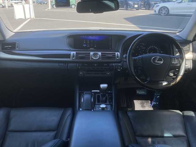 レクサス ＬＳ 460 バージョンC 福岡県 2016(平28)年 4.7万km ソニッククォーツ 純正SＤナビ/FM/AM/CD/DVD/BD/SD/BT/フルセグTV/レクサスプレミアムサウンドシステム/バックカメラ/革シート/パワーシート/シートメモリ/シートヒーター/エアシート/クルーズコントロール/ＥＴＣ２．０　/ステアリングヒーター/純正フロアマット/純正ドアバイザー/純正アルミホイール