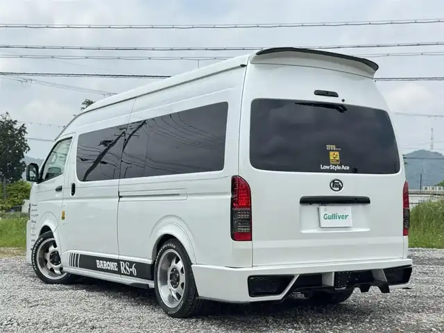 トヨタ ハイエース グランドキャビン 兵庫県 2020(令2)年 1.6万km ホワイトパールクリスタルシャイン S.A.Dデイジーフロントスポイラー/S.A.Dデイジーサイドエアロ/S.A.Dエージェントリアバンパー/S.A.Dリアウィング/社外ワイドフェンダー/カロッツェリア9インチナビ/カロッツェリア13.3インチフリップダウン/ファブレスローダウン/DVD再生・BT接続可/フルセグTV/デジタルインナーミラー/バックカメラ/ファブレスBARONE18インチAW/スマートキー×2×/AUTOハイビーム