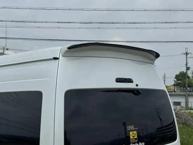 トヨタ ハイエース グランドキャビン 兵庫県 2020(令2)年 1.6万km ホワイトパールクリスタルシャイン S.A.Dデイジーフロントスポイラー/S.A.Dデイジーサイドエアロ/S.A.Dエージェントリアバンパー/S.A.Dリアウィング/社外ワイドフェンダー/カロッツェリア9インチナビ/カロッツェリア13.3インチフリップダウン/ファブレスローダウン/DVD再生・BT接続可/フルセグTV/デジタルインナーミラー/バックカメラ/ファブレスBARONE18インチAW/スマートキー×2×/AUTOハイビーム