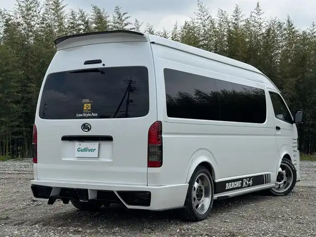 トヨタ ハイエース グランドキャビン 兵庫県 2020(令2)年 1.6万km ホワイトパールクリスタルシャイン S.A.Dデイジーフロントスポイラー/S.A.Dデイジーサイドエアロ/S.A.Dエージェントリアバンパー/S.A.Dリアウィング/社外ワイドフェンダー/カロッツェリア9インチナビ/カロッツェリア13.3インチフリップダウン/ファブレスローダウン/DVD再生・BT接続可/フルセグTV/デジタルインナーミラー/バックカメラ/ファブレスBARONE18インチAW/スマートキー×2×/AUTOハイビーム