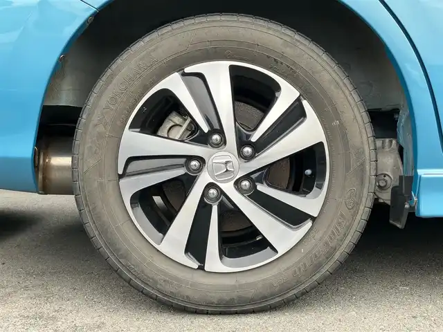 ホンダ フリード ハイブリット EX 静岡県 2016(平28)年 1.6万km ブルーホライゾンM エンジンスタートボタン/スマートキー/アイドリングストップ/パワーステアリング/パワーウィンドウ/寒冷地仕様/オートエアコン/クルーズコントロール/USB入力端子/ETC/バックカメラ/ナビ（CD.BT.フルセグ）/3列シート/ドライブレコーダー/ウォークスルー/純正フロアマット/純正アルミホイール/ハーフレザー/D席N席シートヒーター/両側パワースライドドア/ABS/横滑り防止装置/レーンキープアシスト/オートライト/W+サイドエアバック/衝突軽減システム/カーテンエアバック