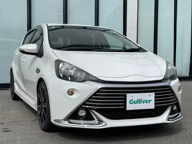 トヨタ アクア G G’s 大阪府 2015(平27)年 2.8万km ライムホワイトパールクリスタルシャイン 純正ナビ/   フルセグTV/CD/DVD/Bluetooth/バックモニター/横滑り防止装置/社外エアロ　/レーンキープアシスト/クルーズコントロール/ステアリングスイッチ/純正17インチアルミホイール/純正フロアマット/プッシュスタート/スマートキー/ハーフレザーシート/ＥＴＣ/ＬＥＤライト