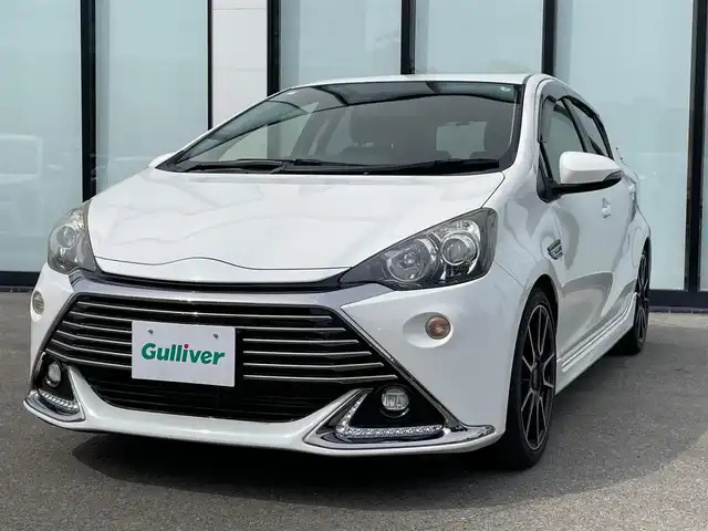 トヨタ アクア G G’s 大阪府 2015(平27)年 2.8万km ライムホワイトパールクリスタルシャイン 純正ナビ/   フルセグTV/CD/DVD/Bluetooth/バックモニター/横滑り防止装置/社外エアロ　/レーンキープアシスト/クルーズコントロール/ステアリングスイッチ/純正17インチアルミホイール/純正フロアマット/プッシュスタート/スマートキー/ハーフレザーシート/ＥＴＣ/ＬＥＤライト