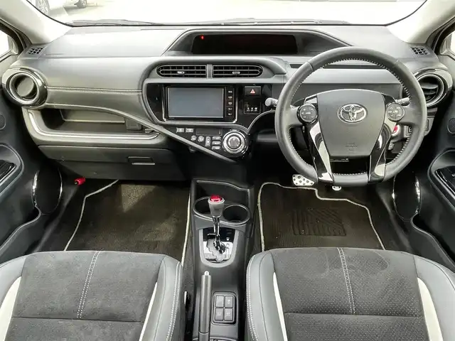 トヨタ アクア G G’s 大阪府 2015(平27)年 2.8万km ライムホワイトパールクリスタルシャイン 純正ナビ/   フルセグTV/CD/DVD/Bluetooth/バックモニター/横滑り防止装置/社外エアロ　/レーンキープアシスト/クルーズコントロール/ステアリングスイッチ/純正17インチアルミホイール/純正フロアマット/プッシュスタート/スマートキー/ハーフレザーシート/ＥＴＣ/ＬＥＤライト