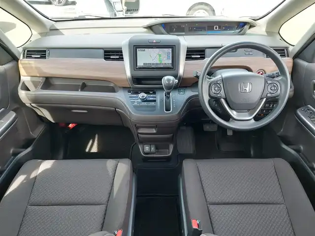 ホンダ フリード G ホンダセンシング 東京都 2020(令2)年 2.9万km プラチナホワイトパール KENWOOD社外ナビ　/・ＦＭ／ＡＭ／ＣＤ／ＤＶＤ/・フルセグＴＶ／Ｂｌｕｅｔｏｏｔｈ　/ホンダセンシング　/両側パワースライドドア　/運転席&助手席シートヒーター/センターテーブル/バックカメラ　/ＥＴＣ　/三列シート/ウォークスルーシート/オートエアコン　/オートライト　/プッシュスタート　/スマートキー