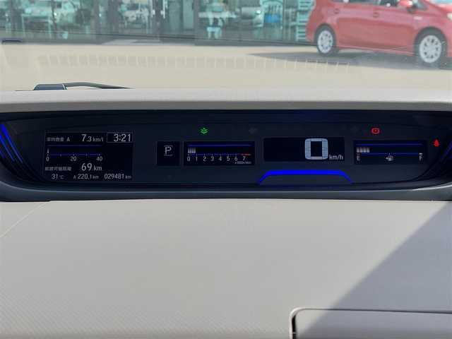 ホンダ フリード G ホンダセンシング 東京都 2020(令2)年 2.9万km プラチナホワイトパール KENWOOD社外ナビ　/・ＦＭ／ＡＭ／ＣＤ／ＤＶＤ/・フルセグＴＶ／Ｂｌｕｅｔｏｏｔｈ　/ホンダセンシング　/両側パワースライドドア　/運転席&助手席シートヒーター/センターテーブル/バックカメラ　/ＥＴＣ　/三列シート/ウォークスルーシート/オートエアコン　/オートライト　/プッシュスタート　/スマートキー