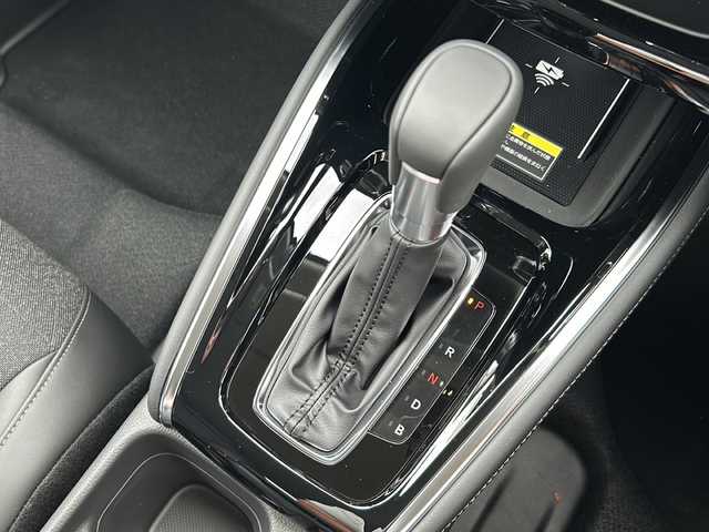 ホンダ ヴェゼル ハイブリッド e:HEV Z 大阪府 2025(令7)年 0.1千km プラチナホワイトパール 純正ナビ　/オプショングリル　/置くだけ充電　/トノカバー　/レーザークルーズコントロール　/電動リアゲート　/電動パーキング　/フルセグ　/ＡｐｐｌｅＣａｒＰｌａｙ　/ＡｎｄｒｏｉｄＡｕｔｏ　/シートヒーター/オートライト