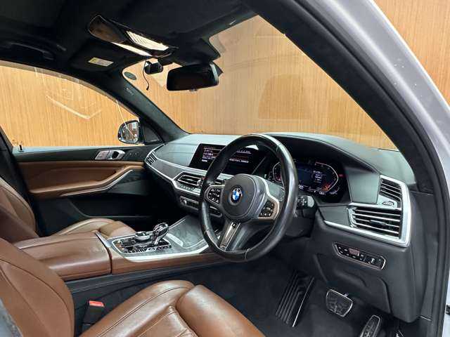 ＢＭＷ Ｘ７ xDrive35d Mスポーツ 千葉県 2020(令2)年 4.8万km ミネラルホワイト ウェルネスＰＫＧ　/パノラマＳＲ　/１オーナー　/６人乗り　/純正ナビ　/３６０°カメラ　/ＡＣＣ　/ＨＵＤ　/茶革　/シートヒーター　/ベンチレーター　/マッサージ機能　/ＬＥＤヘッドライト　/後席モニター　/エアサス