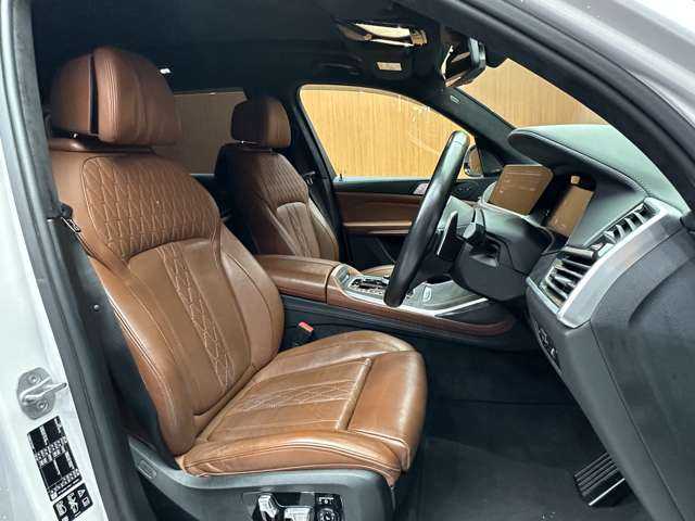 ＢＭＷ Ｘ７ xDrive35d Mスポーツ 千葉県 2020(令2)年 4.8万km ミネラルホワイト ウェルネスＰＫＧ　/パノラマＳＲ　/１オーナー　/６人乗り　/純正ナビ　/３６０°カメラ　/ＡＣＣ　/ＨＵＤ　/茶革　/シートヒーター　/ベンチレーター　/マッサージ機能　/ＬＥＤヘッドライト　/後席モニター　/エアサス