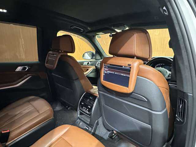 ＢＭＷ Ｘ７ xDrive35d Mスポーツ 千葉県 2020(令2)年 4.8万km ミネラルホワイト ウェルネスＰＫＧ　/パノラマＳＲ　/１オーナー　/６人乗り　/純正ナビ　/３６０°カメラ　/ＡＣＣ　/ＨＵＤ　/茶革　/シートヒーター　/ベンチレーター　/マッサージ機能　/ＬＥＤヘッドライト　/後席モニター　/エアサス