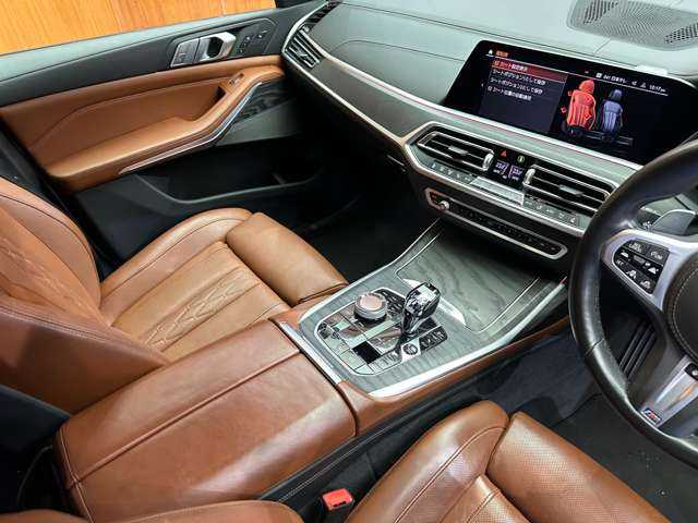 ＢＭＷ Ｘ７ xDrive35d Mスポーツ 千葉県 2020(令2)年 4.8万km ミネラルホワイト ウェルネスＰＫＧ　/パノラマＳＲ　/１オーナー　/６人乗り　/純正ナビ　/３６０°カメラ　/ＡＣＣ　/ＨＵＤ　/茶革　/シートヒーター　/ベンチレーター　/マッサージ機能　/ＬＥＤヘッドライト　/後席モニター　/エアサス