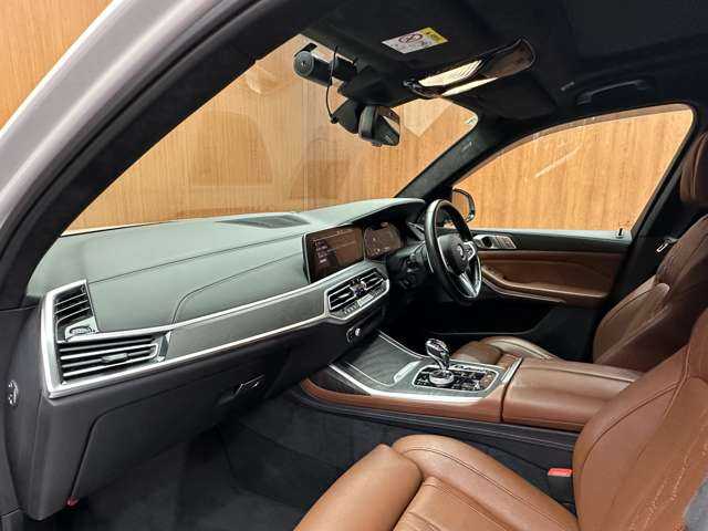 ＢＭＷ Ｘ７ xDrive35d Mスポーツ 千葉県 2020(令2)年 4.8万km ミネラルホワイト ウェルネスＰＫＧ　/パノラマＳＲ　/１オーナー　/６人乗り　/純正ナビ　/３６０°カメラ　/ＡＣＣ　/ＨＵＤ　/茶革　/シートヒーター　/ベンチレーター　/マッサージ機能　/ＬＥＤヘッドライト　/後席モニター　/エアサス