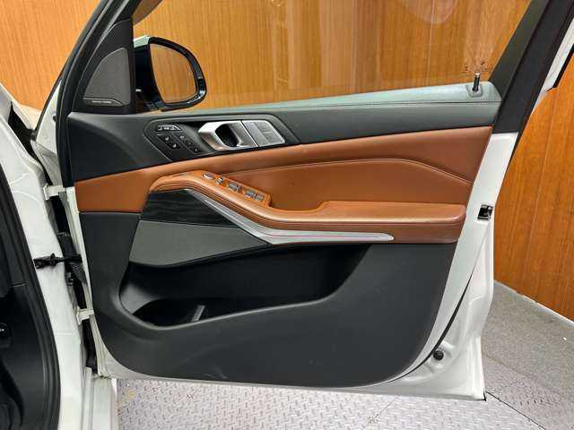 ＢＭＷ Ｘ７ xDrive35d Mスポーツ 千葉県 2020(令2)年 4.8万km ミネラルホワイト ウェルネスＰＫＧ　/パノラマＳＲ　/１オーナー　/６人乗り　/純正ナビ　/３６０°カメラ　/ＡＣＣ　/ＨＵＤ　/茶革　/シートヒーター　/ベンチレーター　/マッサージ機能　/ＬＥＤヘッドライト　/後席モニター　/エアサス