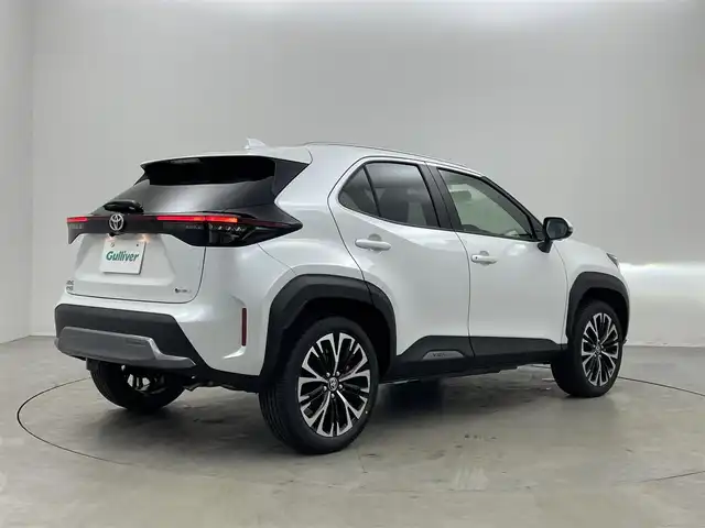 トヨタ ヤリスクロス ハイブリッド Z アドベンチャー 埼玉県 2025(令7)年 0.1千km プラチナホワイトパールマイカ 登録済未使用車　純正ナビ　パノラミックビューモニター　ＢＳＭ　ビルトインＥＴＣ２．０　セーフティセンス　レーダークルーズコントロール　シートヒーター　ステアリングヒーター　ＨＤＭＩ　オートハイビーム