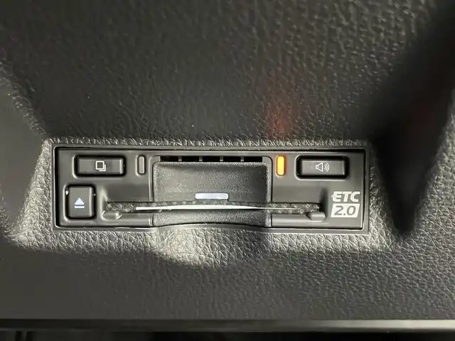 トヨタ ヤリスクロス ハイブリッド Z アドベンチャー 埼玉県 2025(令7)年 0.1千km プラチナホワイトパールマイカ 登録済未使用車　純正ナビ　パノラミックビューモニター　ＢＳＭ　ビルトインＥＴＣ２．０　セーフティセンス　レーダークルーズコントロール　シートヒーター　ステアリングヒーター　ＨＤＭＩ　オートハイビーム