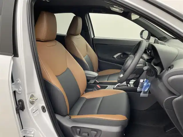 トヨタ ヤリスクロス ハイブリッド Z アドベンチャー 埼玉県 2025(令7)年 0.1千km プラチナホワイトパールマイカ 登録済未使用車　純正ナビ　パノラミックビューモニター　ＢＳＭ　ビルトインＥＴＣ２．０　セーフティセンス　レーダークルーズコントロール　シートヒーター　ステアリングヒーター　ＨＤＭＩ　オートハイビーム