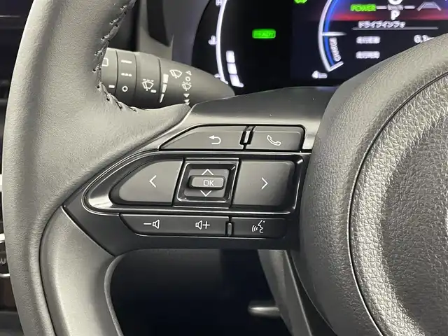 トヨタ ヤリスクロス ハイブリッド Z アドベンチャー 埼玉県 2025(令7)年 0.1千km プラチナホワイトパールマイカ 登録済未使用車　純正ナビ　パノラミックビューモニター　ＢＳＭ　ビルトインＥＴＣ２．０　セーフティセンス　レーダークルーズコントロール　シートヒーター　ステアリングヒーター　ＨＤＭＩ　オートハイビーム