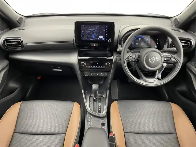 トヨタ ヤリスクロス ハイブリッド Z アドベンチャー 埼玉県 2025(令7)年 0.1千km プラチナホワイトパールマイカ 登録済未使用車　純正ナビ　パノラミックビューモニター　ＢＳＭ　ビルトインＥＴＣ２．０　セーフティセンス　レーダークルーズコントロール　シートヒーター　ステアリングヒーター　ＨＤＭＩ　オートハイビーム