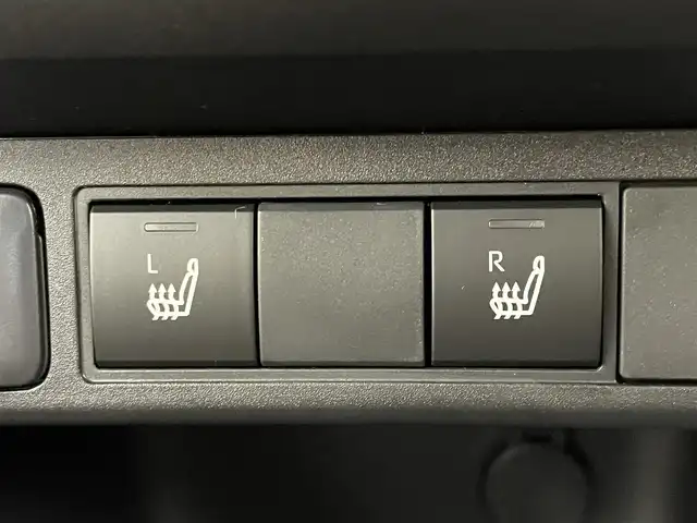 トヨタ ヤリスクロス ハイブリッド Z アドベンチャー 埼玉県 2025(令7)年 0.1千km プラチナホワイトパールマイカ 登録済未使用車　純正ナビ　パノラミックビューモニター　ＢＳＭ　ビルトインＥＴＣ２．０　セーフティセンス　レーダークルーズコントロール　シートヒーター　ステアリングヒーター　ＨＤＭＩ　オートハイビーム