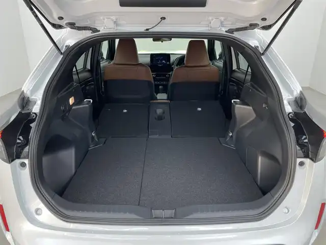 トヨタ ヤリスクロス ハイブリッド Z アドベンチャー 埼玉県 2025(令7)年 0.1千km プラチナホワイトパールマイカ 登録済未使用車　純正ナビ　パノラミックビューモニター　ＢＳＭ　ビルトインＥＴＣ２．０　セーフティセンス　レーダークルーズコントロール　シートヒーター　ステアリングヒーター　ＨＤＭＩ　オートハイビーム