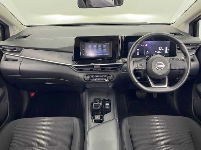 日産 ノート X FOUR 秋田県 2023(令5)年 2万km スーパーブラック 4WD/純正ディスプレイオーディオ　/AM/FM/Bluetooth/エマージェンシーブレーキ　/レーンキープアシスト　/横滑り防止装置　/前後クリアランスソナー/速度標識表示/標識検知支援/ふらつき警報　/オートマチックハイビーム　/前席シートヒーター　/ステアリングヒーター　/ＬＥＤヘッドライト/フォグランプ/オートブレーキホールド/電動パーキング/プッシュスタート/スペアキー/フロアマット/純正アルミホイール