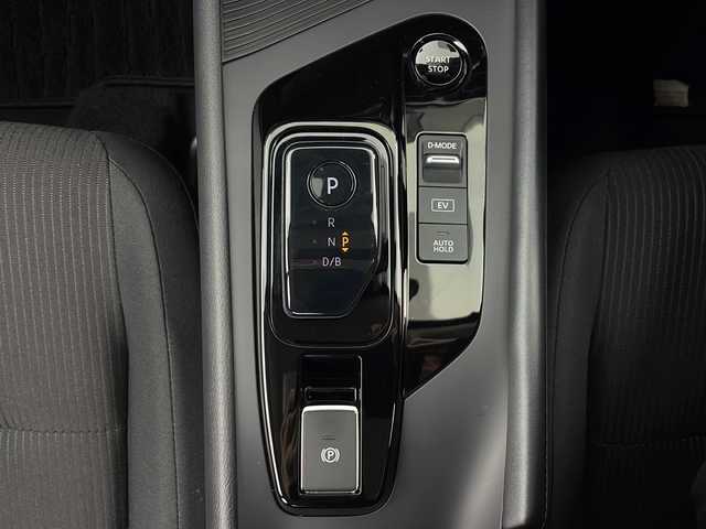 日産 ノート X FOUR 秋田県 2023(令5)年 2万km スーパーブラック 4WD/純正ディスプレイオーディオ　/AM/FM/Bluetooth/エマージェンシーブレーキ　/レーンキープアシスト　/横滑り防止装置　/前後クリアランスソナー/速度標識表示/標識検知支援/ふらつき警報　/オートマチックハイビーム　/前席シートヒーター　/ステアリングヒーター　/ＬＥＤヘッドライト/フォグランプ/オートブレーキホールド/電動パーキング/プッシュスタート/スペアキー/フロアマット/純正アルミホイール