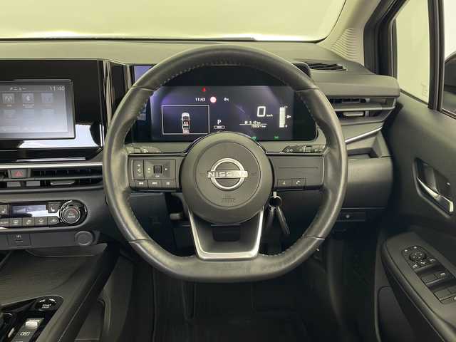 日産 ノート X FOUR 秋田県 2023(令5)年 2万km スーパーブラック 4WD/純正ディスプレイオーディオ　/AM/FM/Bluetooth/エマージェンシーブレーキ　/レーンキープアシスト　/横滑り防止装置　/前後クリアランスソナー/速度標識表示/標識検知支援/ふらつき警報　/オートマチックハイビーム　/前席シートヒーター　/ステアリングヒーター　/ＬＥＤヘッドライト/フォグランプ/オートブレーキホールド/電動パーキング/プッシュスタート/スペアキー/フロアマット/純正アルミホイール