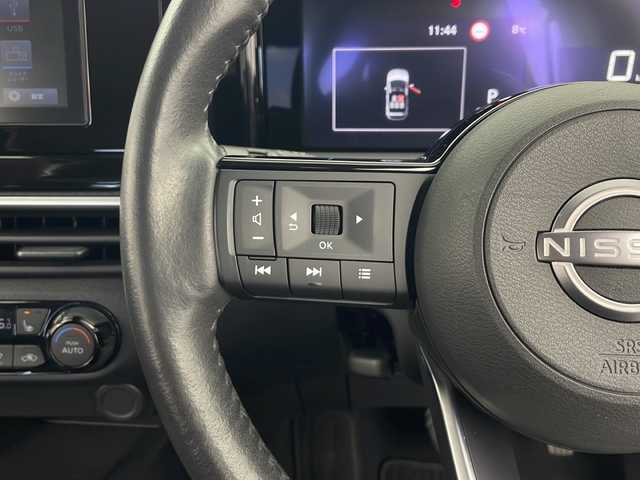 日産 ノート X FOUR 秋田県 2023(令5)年 2万km スーパーブラック 4WD/純正ディスプレイオーディオ　/AM/FM/Bluetooth/エマージェンシーブレーキ　/レーンキープアシスト　/横滑り防止装置　/前後クリアランスソナー/速度標識表示/標識検知支援/ふらつき警報　/オートマチックハイビーム　/前席シートヒーター　/ステアリングヒーター　/ＬＥＤヘッドライト/フォグランプ/オートブレーキホールド/電動パーキング/プッシュスタート/スペアキー/フロアマット/純正アルミホイール