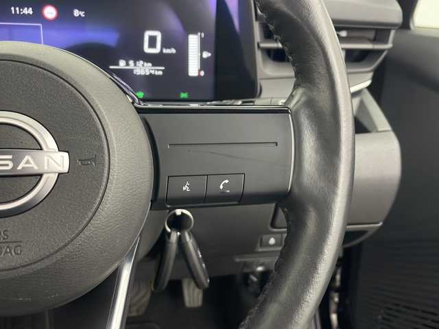 日産 ノート X FOUR 秋田県 2023(令5)年 2万km スーパーブラック 4WD/純正ディスプレイオーディオ　/AM/FM/Bluetooth/エマージェンシーブレーキ　/レーンキープアシスト　/横滑り防止装置　/前後クリアランスソナー/速度標識表示/標識検知支援/ふらつき警報　/オートマチックハイビーム　/前席シートヒーター　/ステアリングヒーター　/ＬＥＤヘッドライト/フォグランプ/オートブレーキホールド/電動パーキング/プッシュスタート/スペアキー/フロアマット/純正アルミホイール