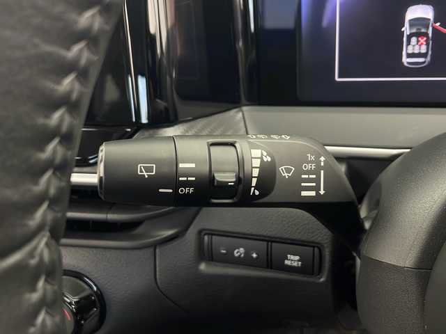 日産 ノート X FOUR 秋田県 2023(令5)年 2万km スーパーブラック 4WD/純正ディスプレイオーディオ　/AM/FM/Bluetooth/エマージェンシーブレーキ　/レーンキープアシスト　/横滑り防止装置　/前後クリアランスソナー/速度標識表示/標識検知支援/ふらつき警報　/オートマチックハイビーム　/前席シートヒーター　/ステアリングヒーター　/ＬＥＤヘッドライト/フォグランプ/オートブレーキホールド/電動パーキング/プッシュスタート/スペアキー/フロアマット/純正アルミホイール