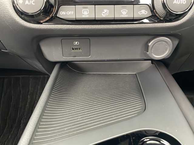 日産 ノート X FOUR 秋田県 2023(令5)年 2万km スーパーブラック 4WD/純正ディスプレイオーディオ　/AM/FM/Bluetooth/エマージェンシーブレーキ　/レーンキープアシスト　/横滑り防止装置　/前後クリアランスソナー/速度標識表示/標識検知支援/ふらつき警報　/オートマチックハイビーム　/前席シートヒーター　/ステアリングヒーター　/ＬＥＤヘッドライト/フォグランプ/オートブレーキホールド/電動パーキング/プッシュスタート/スペアキー/フロアマット/純正アルミホイール