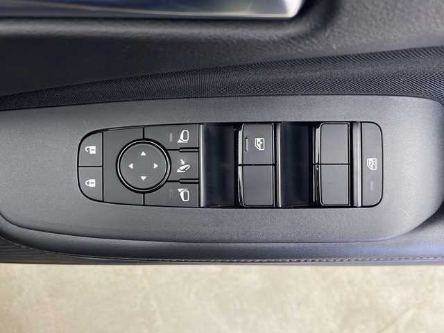 日産 ノート X FOUR 秋田県 2023(令5)年 2万km スーパーブラック 4WD/純正ディスプレイオーディオ　/AM/FM/Bluetooth/エマージェンシーブレーキ　/レーンキープアシスト　/横滑り防止装置　/前後クリアランスソナー/速度標識表示/標識検知支援/ふらつき警報　/オートマチックハイビーム　/前席シートヒーター　/ステアリングヒーター　/ＬＥＤヘッドライト/フォグランプ/オートブレーキホールド/電動パーキング/プッシュスタート/スペアキー/フロアマット/純正アルミホイール