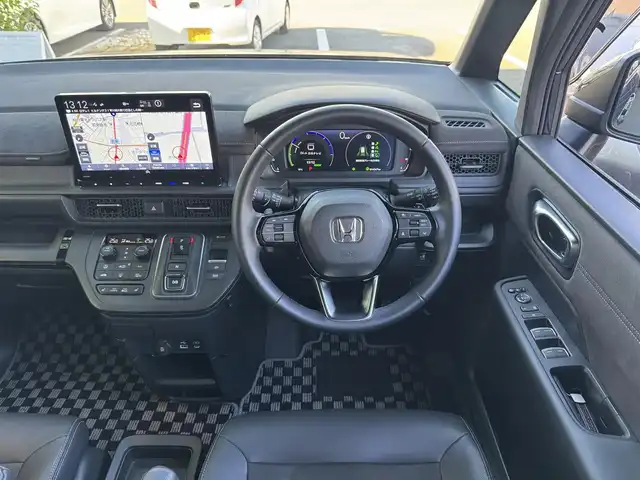ホンダ ステップワゴン スパーダ eHEV プレミアムライン 千葉県 2024(令6)年 1.5万km トワイライトミストブラックパール ワンオーナー車/ホンダセンシング/衝突軽減ブレーキ/レーダークルーズコントロール/レーンキープアシスト/ブラインドスポットモニター/コーナーセンサー/純正11.4型ナビ/フルセグTV/Bluetooth/CarPlay/全方位カメラ/純正15.6型フリップダウンモニター/両側電動スライドドア/ハーフレザーシート/前席＆2列目シートヒーター/前後ドライブレコーダー/LEDライト/ETC/保証書・取説/スペアキー