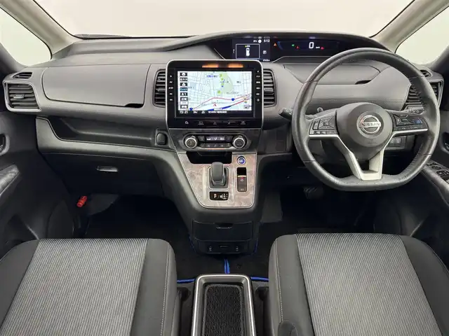 日産 セレナ e－パワー ハイウェイスター V 福岡県 2020(令2)年 4.8万km ダイヤモンドブラック 後席モニター　/純正１０型ナビ　/フルセグTV　/ＥＴＣ　/ナビ連動前方ドライブレコーダー　/プロパイロット　/コーナーセンサー　/エマージェンシーブレーキ　/レーンキープ　/ＢＳＭ　/パーキングアシスト　/両側電動スライドドア　/シートヒーター　/ステアリングヒーター　/純正ＡＷサマータイヤ積込