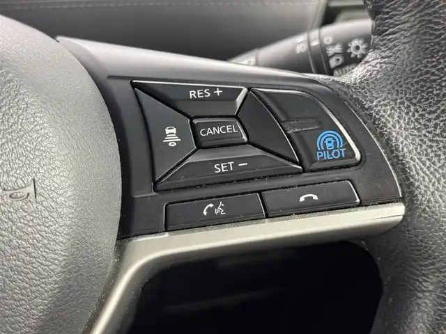 日産 セレナ e－パワー ハイウェイスター V 福岡県 2020(令2)年 4.8万km ダイヤモンドブラック 後席モニター　/純正１０型ナビ　/フルセグTV　/ＥＴＣ　/ナビ連動前方ドライブレコーダー　/プロパイロット　/コーナーセンサー　/エマージェンシーブレーキ　/レーンキープ　/ＢＳＭ　/パーキングアシスト　/両側電動スライドドア　/シートヒーター　/ステアリングヒーター　/純正ＡＷサマータイヤ積込